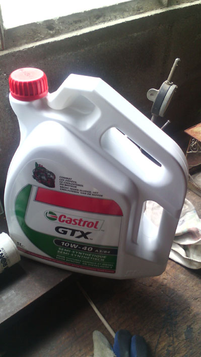 huilemoteur-castrolgtx3.jpg